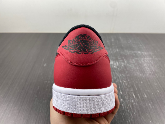 air jordan 1 low og "black toe" cz0790-106