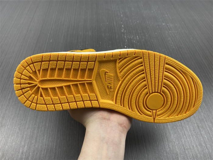 air jordan 1 high og "yellow toe" 555088-711