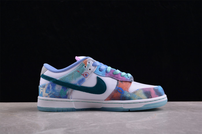 futura laboratories x nike dunk low sb