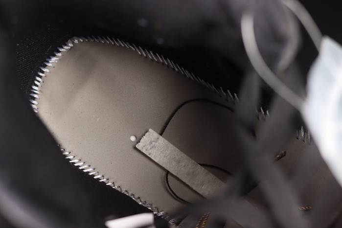 air jordan 1 retro high black metallic gold (2020) 555088-032